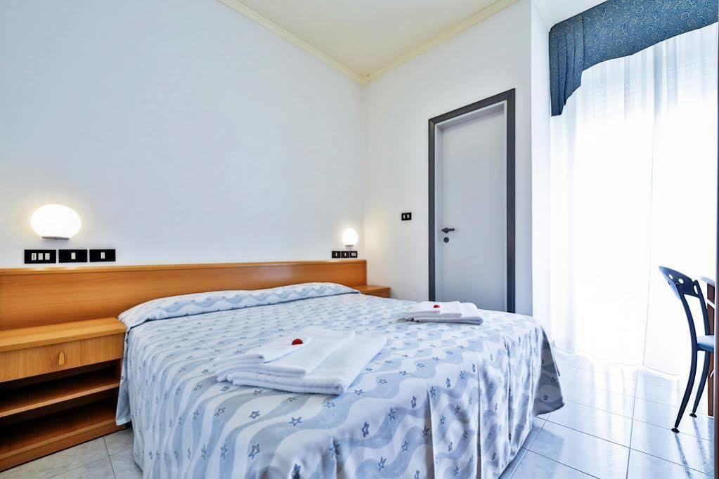 Hotel Sunset Rimini Exterior foto
